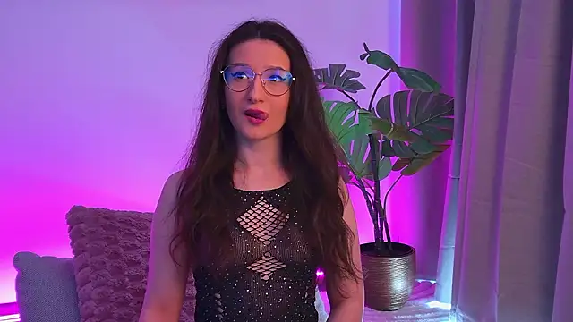 TheaMalekoo online show from March 13, 7:37 am