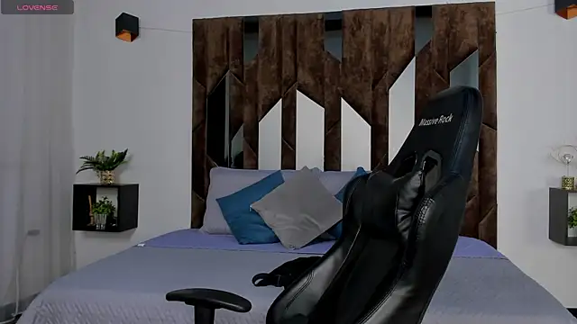 J king   online show from April 8, 11:16 pm