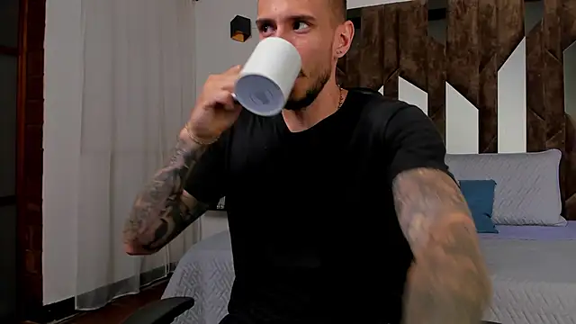 J king   online show from April 9, 11:43 pm