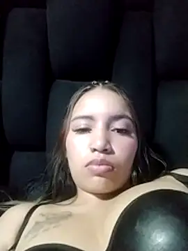 liliymike19 online show from February 18, 1:56 am