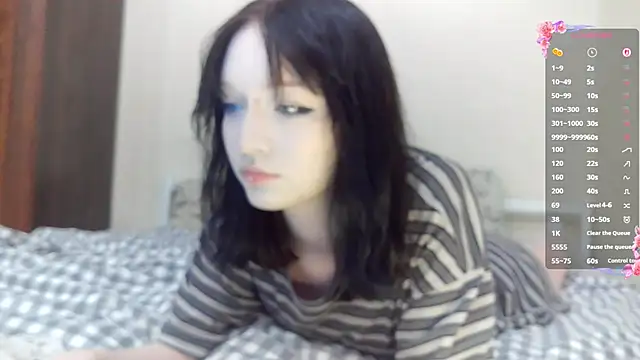 Snapshot of Shine_Luna chatting on January 5, 7:17 pm Shine Luna online show from January 5, 7:17 pm