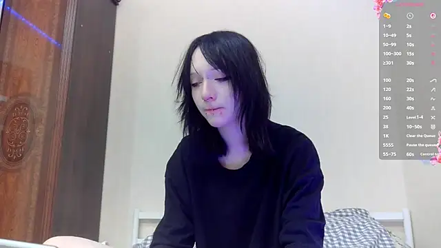 Snapshot of Shine_Luna chatting on January 7, 10:12 pm Shine Luna online show from January 7, 10:12 pm