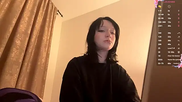 Snapshot of Shine_Luna chatting on January 10, 8:21 pm Shine Luna online show from January 10, 8:21 pm