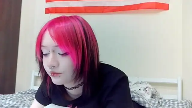 Snapshot of Shine_Luna chatting on February 13, 8:27 pm Shine Luna online show from February 13, 8:27 pm