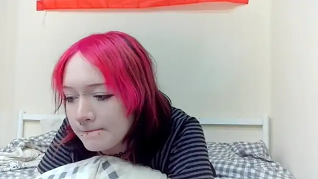 Snapshot of Shine_Luna chatting on February 15, 4:25 pm Shine Luna online show from February 15, 4:25 pm