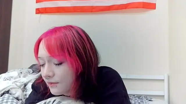 Snapshot of Shine_Luna chatting on February 17, 8:04 pm Shine Luna online show from February 17, 8:04 pm