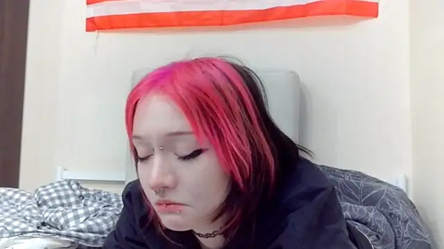 Snapshot of Shine_Luna chatting on February 19, 8:05 pm Shine Luna online show from February 19, 8:05 pm