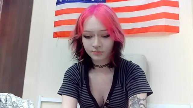 Snapshot of Shine_Luna chatting on February 20, 9:59 pm Shine Luna online show from February 20, 9:59 pm