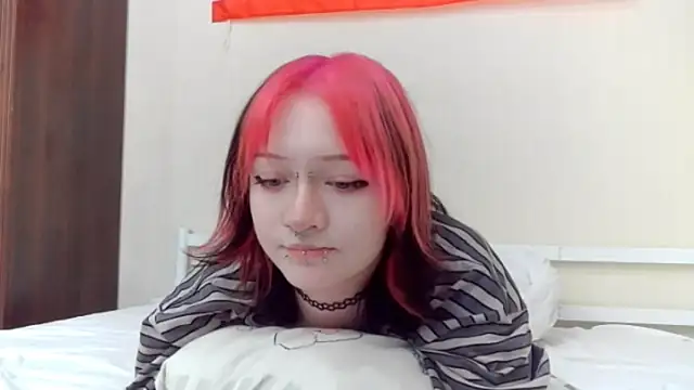 Snapshot of Shine_Luna chatting on February 24, 8:12 am Shine Luna online show from February 24, 8:12 am