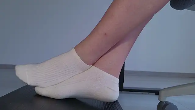 Snapshot of Feetbeth chatting on June 23, 11:03 pm Feetbeth online show from June 23, 11:03 pm