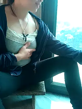 Snapshot of little-effy chatting on June 21, 10:18 am little-effy online show from June 21, 10:18 am