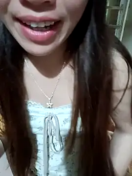 Snapshot of little-effy chatting on June 27, 12:04 am little-effy online show from June 27, 12:04 am