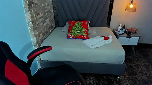 BRIANA Z online show from December 19, 11:12 pm