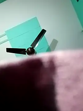 Snapshot of kusbu0077 chatting on February 21, 3:35 pm kusbu0077 online show from February 21, 3:35 pm