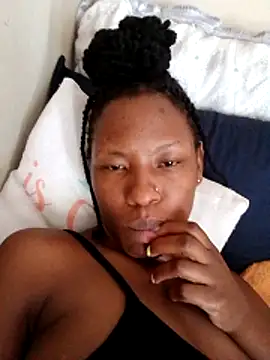 Snapshot of Merveiller chatting on December 17, 12:55 pm Merveiller online show from December 17, 12:55 pm