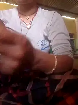 Snapshot of Aaisha_01 chatting on April 23, 6:58 am Aaisha 01 online show from April 23, 6:58 am
