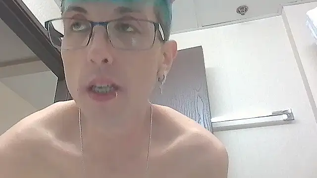 AskAveryAnything online show from February 25, 6:45 am