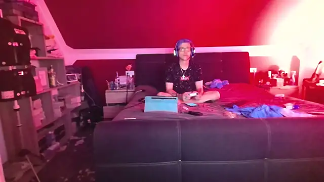 AskAveryAnything online show from July 2, 2:33 am