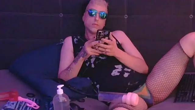 AskAveryAnything online show from July 20, 2:48 am