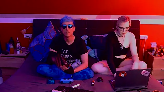 AskAveryAnything online show from July 25, 9:56 pm