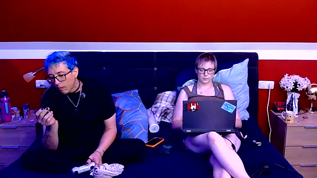 AskAveryAnything online show from July 30, 2:32 am