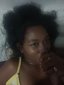 SkinnyAndBrunette online show from December 21, 9:22 pm