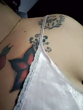 Snapshot of Divine_Pouvoir chatting on January 11, 11:37 am Divine Pouvoir online show from January 11, 11:37 am