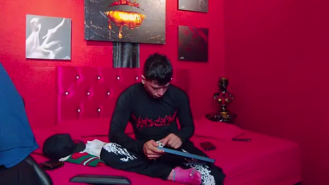 Snapshot of MagnusKnight_ chatting on January 12, 12:43 pm MagnusKnight online show from January 12, 12:43 pm