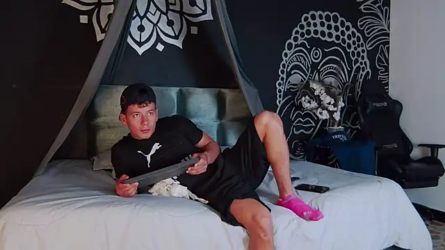 Snapshot of MagnusKnight_ chatting on January 13, 1:49 pm MagnusKnight online show from January 13, 1:49 pm