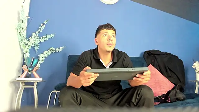 MagnusKnight  online show from February 16, 6:15 pm