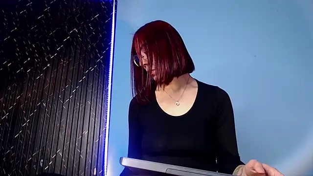 Moolly Evanz online show from February 21, 4:30 pm