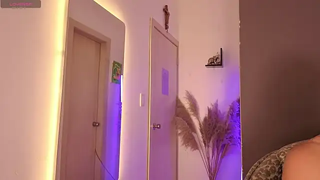 Snapshot of mia_monroe888 chatting on January 15, 10:35 pm mia monroe888 online show from January 15, 10:35 pm