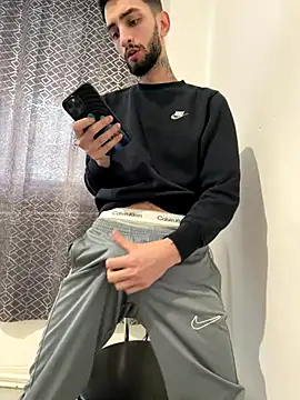 Juliann69Ramiro online show from January 9, 9:34 am