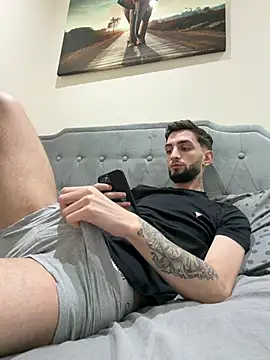 Juliann69Ramiro online show from February 16, 7:10 pm