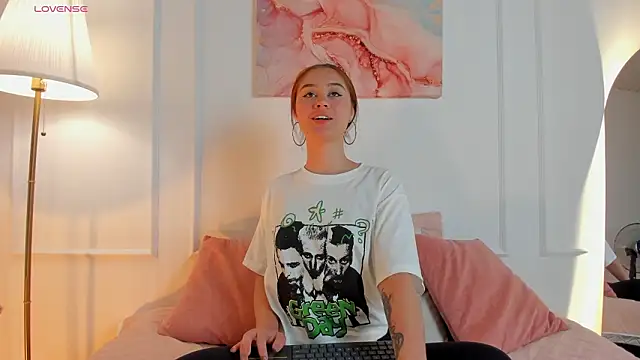 Amelia Saenz  online show from March 24, 9:31 pm