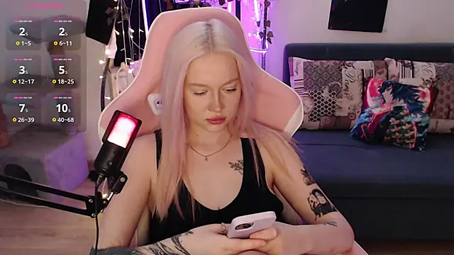 Snapshot of fantasy_lisa chatting on January 11, 1:43 am fantasy lisa online show from January 11, 1:43 am