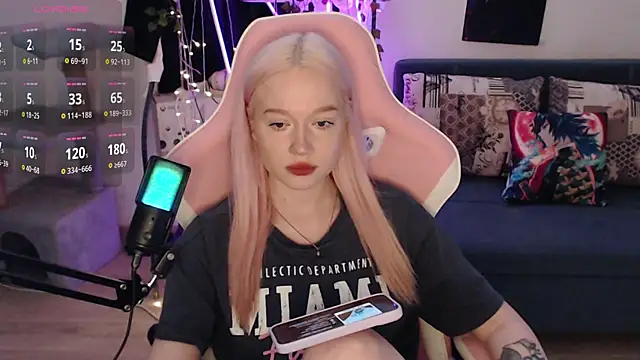 Snapshot of fantasy_lisa chatting on January 12, 2:06 am fantasy lisa online show from January 12, 2:06 am