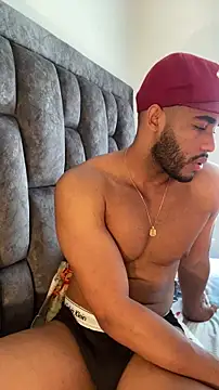 Snapshot of DominicHunter chatting on December 16, 8:58 pm DominicHunter online show from December 16, 8:58 pm