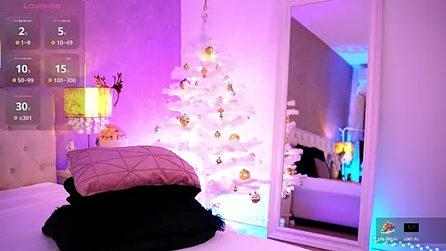 DahliaMoonfire online show from December 14, 6:45 pm