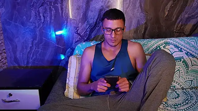 Snapshot of Sebas_Gerrero chatting on December 17, 3:23 am Sebas Gerrero online show from December 17, 3:23 am