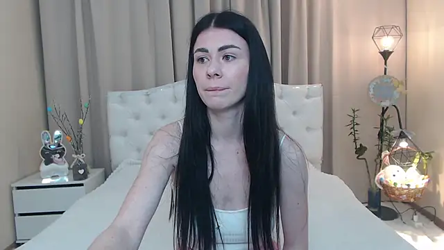 Snapshot of MilaSecret55 chatting on April 10, 6:18 am MilaSecret55 online show from April 10, 6:18 am