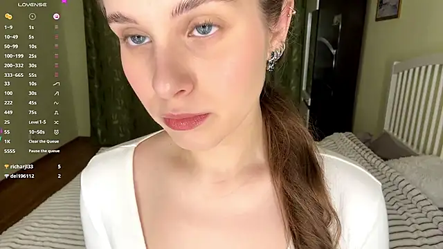 Snapshot of MiaBlanko chatting on December 17, 7:25 am MiaBlanko online show from December 17, 7:25 am