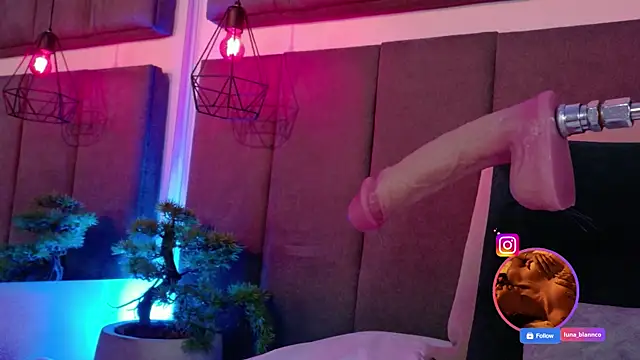 luna blannco online show from June 25, 2:21 pm
