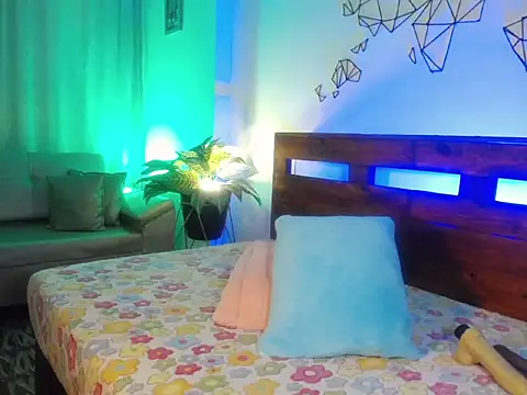 Snapshot of Catalinajoyful chatting on February 5, 9:52 pm Catalinajoyful online show from February 5, 9:52 pm