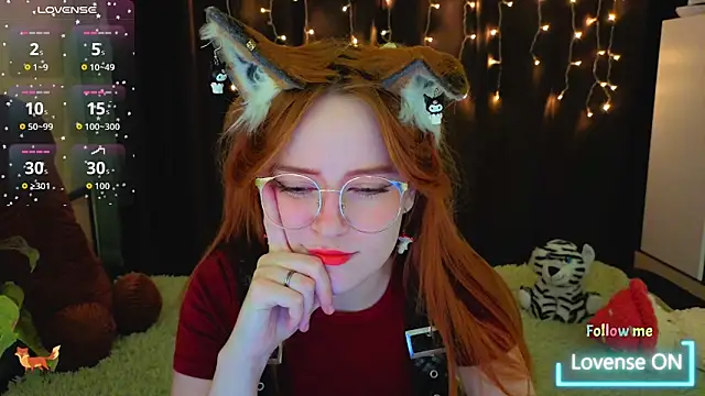 Snapshot of LittleFoxHole chatting on December 22, 1:57 am LittleFoxHole online show from December 22, 1:57 am