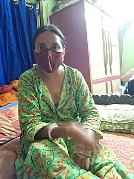 Snapshot of Mr-Mrs-couple chatting on December 14, 6:34 pm Mr-Mrs-couple online show from December 14, 6:34 pm