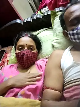 Snapshot of Mr-Mrs-couple chatting on December 17, 7:09 pm Mr-Mrs-couple online show from December 17, 7:09 pm