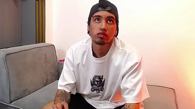 ChrisLyonss online show from December 15, 8:35 pm