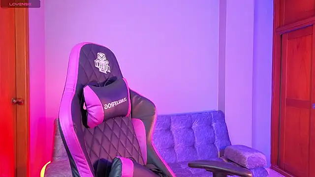 Snapshot of melanimorgan1 chatting on February 17, 4:42 am melanimorgan1 online show from February 17, 4:42 am