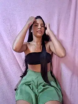 Snapshot of meenina_veneno chatting on December 16, 4:17 am meenina veneno online show from December 16, 4:17 am